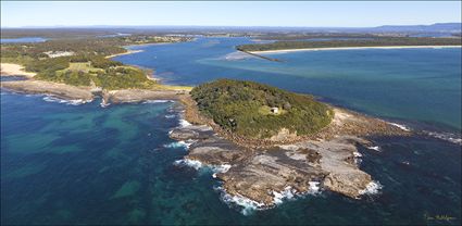 Crookhaven Heads Lighthouse - NSW T (PBH4 00 9852)